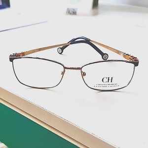 NWOT Carolina Herrera Metal Petite Frame